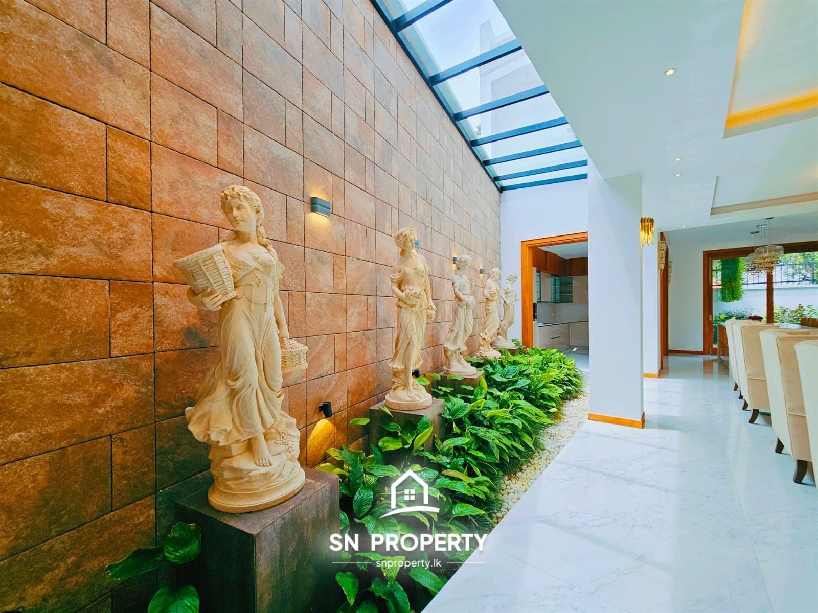 luxury Residence, designed 3 Storied House, Battaramulla, photo 2 of 20