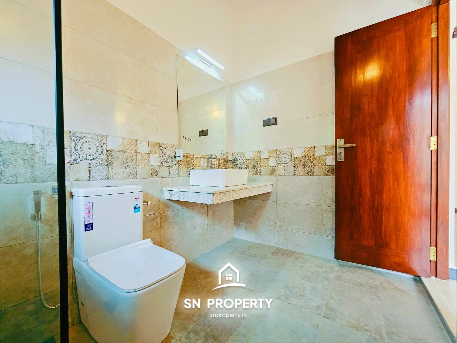 TWO-STOREY LUXURY HOME IN PRIME BATTARAMULLA, photo 12 of 20