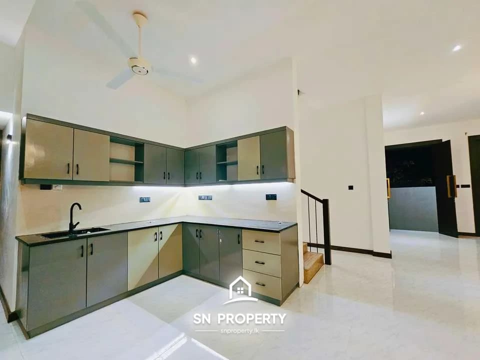 Thalawathugoda – Brand New 3 Storied House, photo 7 of 20