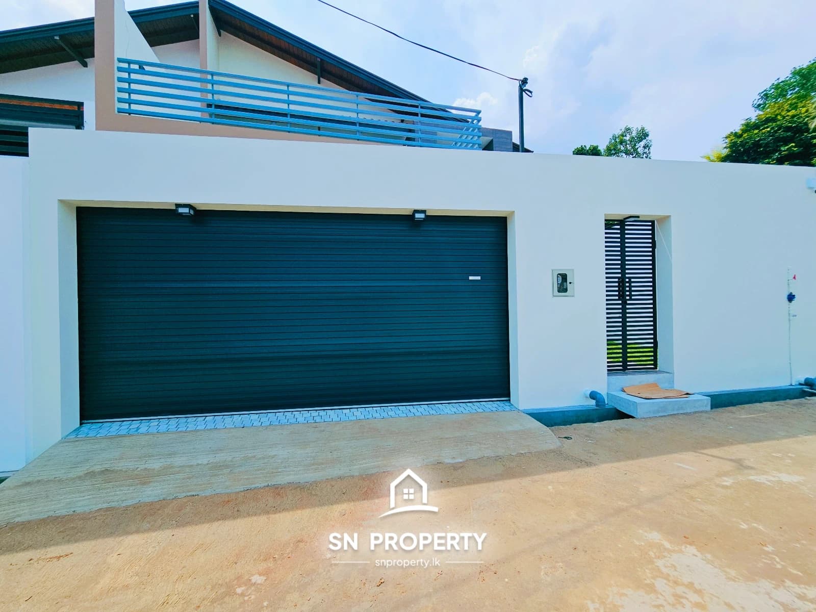 TWO-STOREY LUXURY HOME IN PRIME BATTARAMULLA, photo 2 of 20