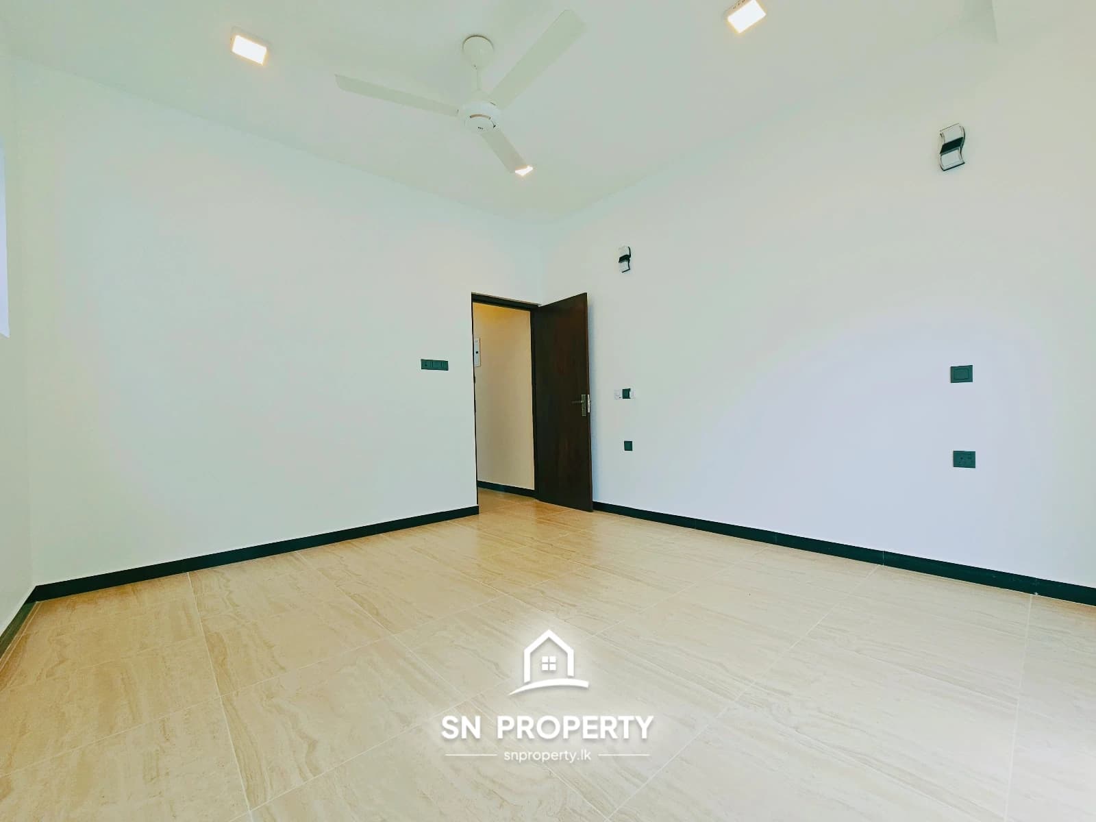 TWO-STOREY LUXURY HOME IN PRIME BATTARAMULLA, photo 5 of 20