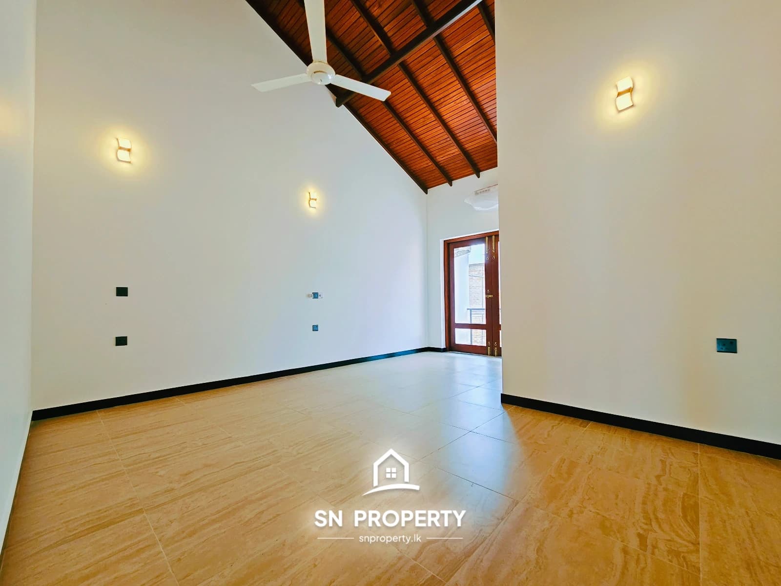 TWO-STOREY LUXURY HOME IN PRIME BATTARAMULLA, photo 11 of 20