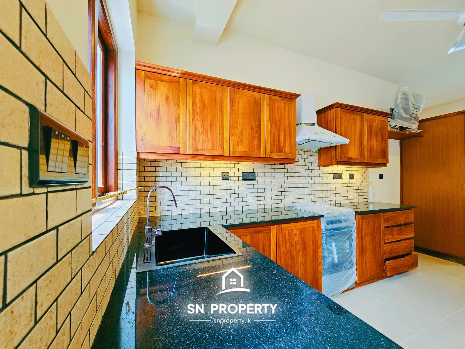 TWO-STOREY LUXURY HOME IN PRIME BATTARAMULLA, photo 3 of 20