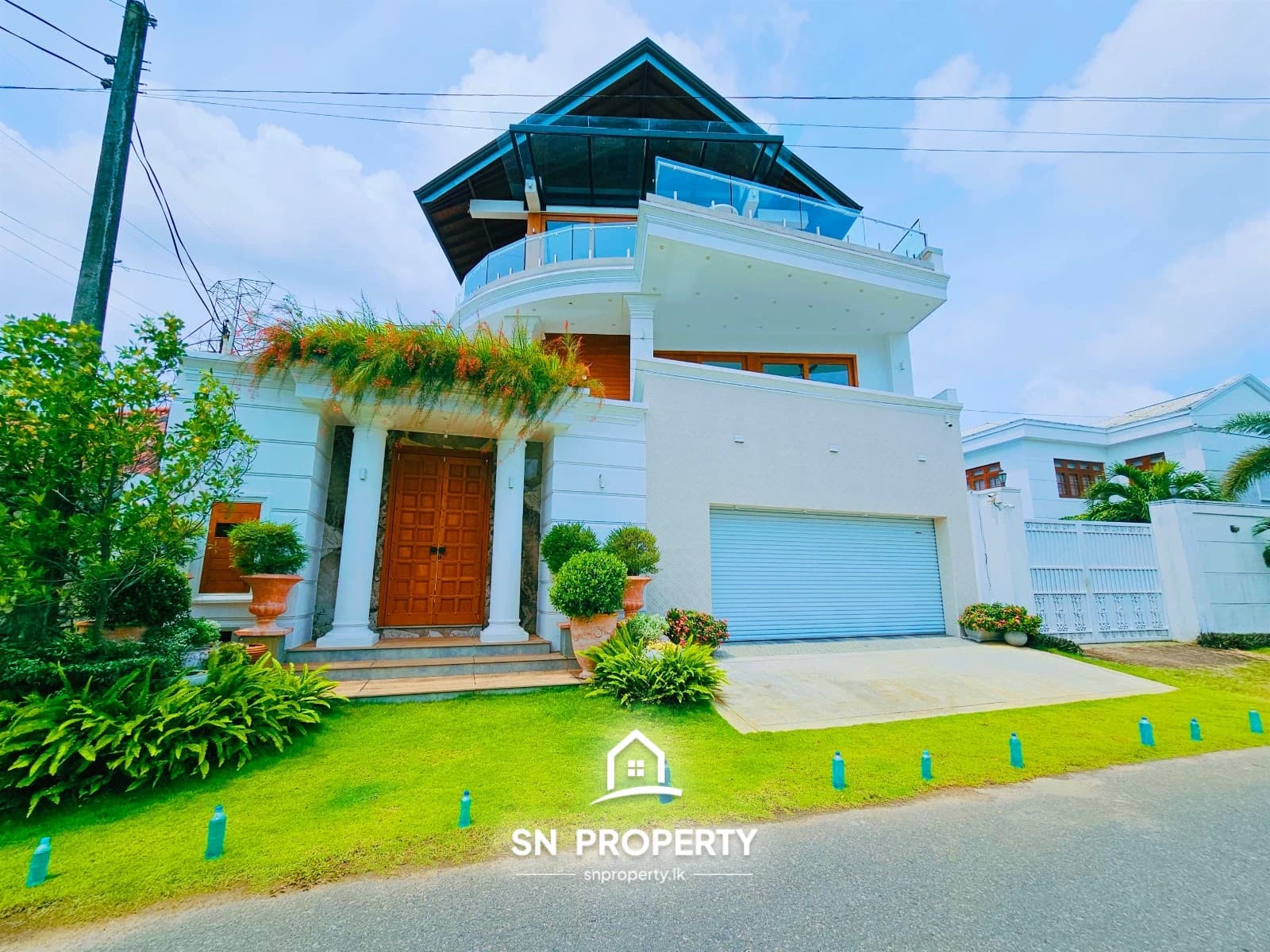 luxury Residence, designed 3 Storied House, Battaramulla, photo 1 of 20