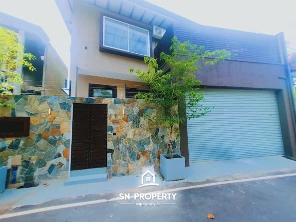 Thalawathugoda – Brand New 3 Storied House, photo 1 of 20