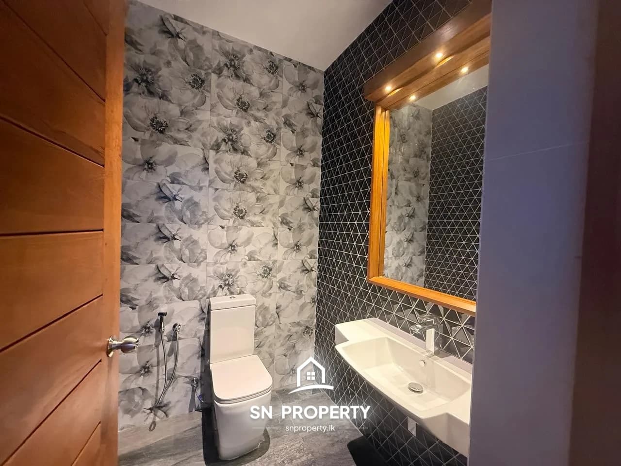 luxury Residence, designed 3 Storied House, Battaramulla, photo 9 of 20