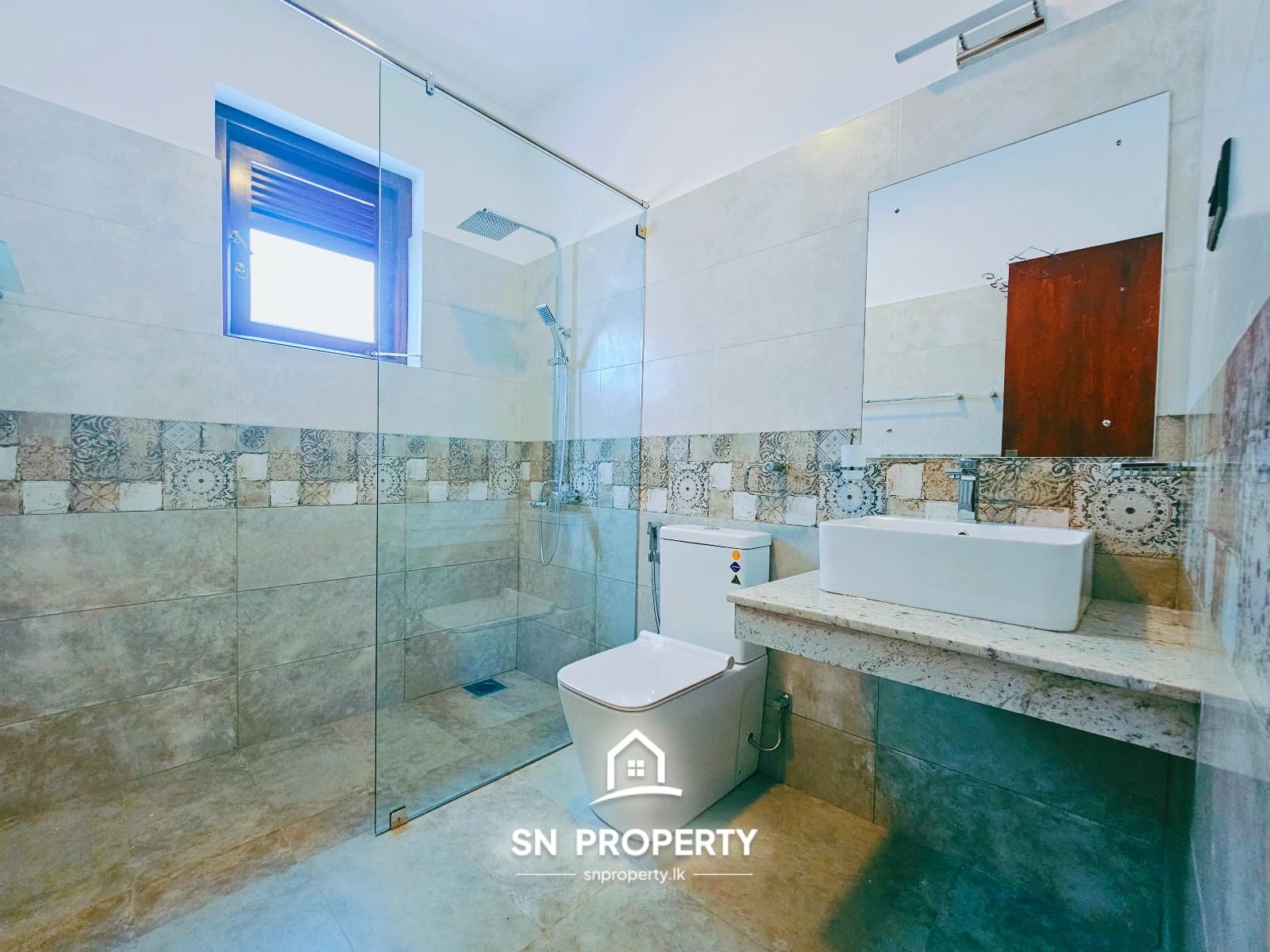 TWO-STOREY LUXURY HOME IN PRIME BATTARAMULLA, photo 4 of 20