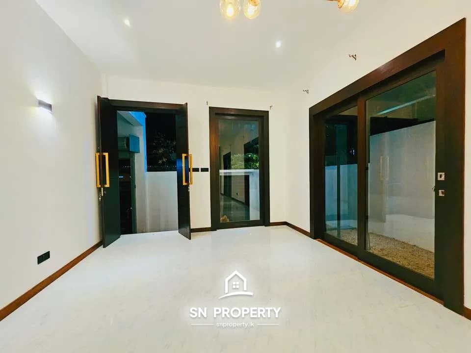 Thalawathugoda – Brand New 3 Storied House, photo 19 of 20
