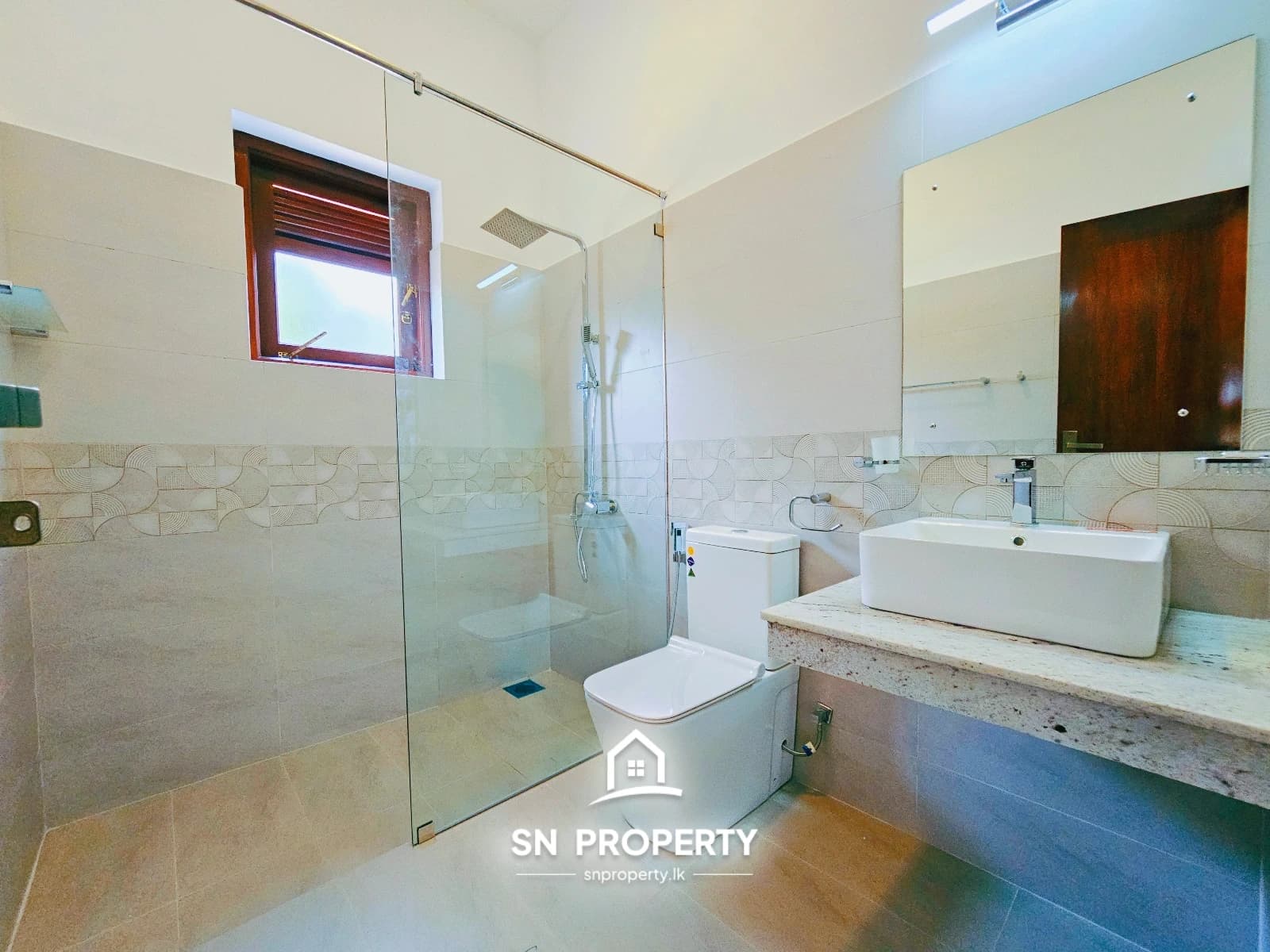 TWO-STOREY LUXURY HOME IN PRIME BATTARAMULLA, photo 15 of 20