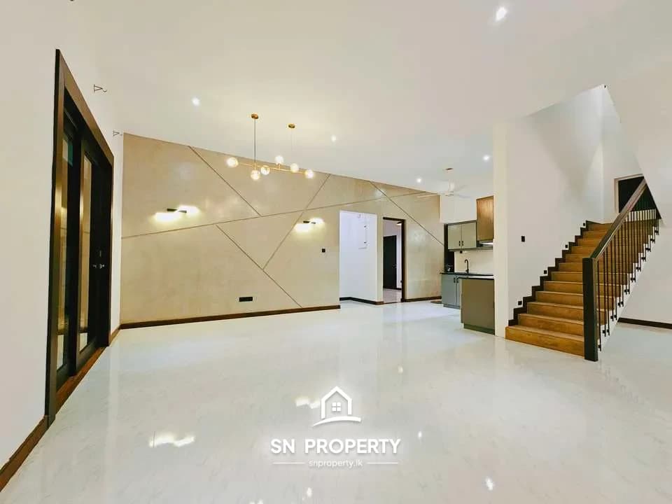 Thalawathugoda – Brand New 3 Storied House, photo 17 of 20