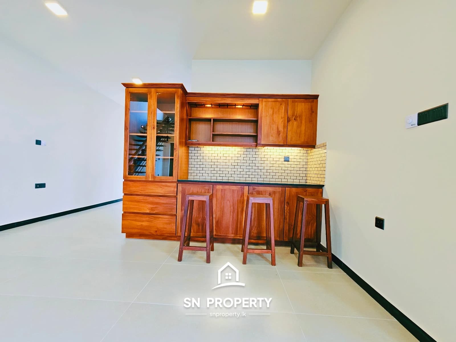 TWO-STOREY LUXURY HOME IN PRIME BATTARAMULLA, photo 9 of 20