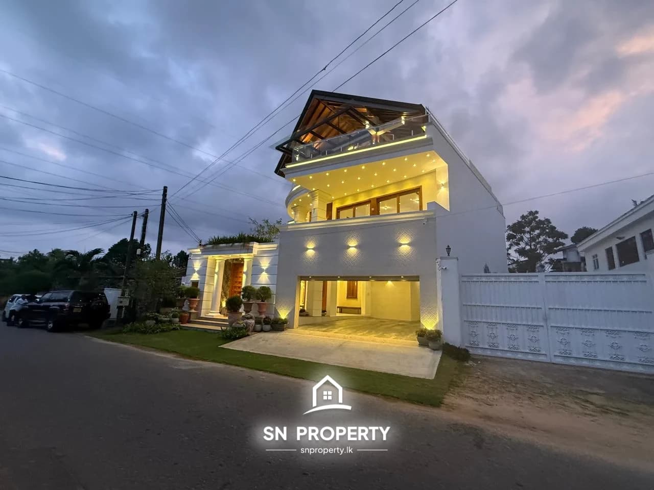 luxury Residence, designed 3 Storied House, Battaramulla, photo 1 of 20